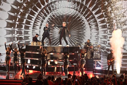 Pitbull & Jon Bon Jovi rocked the stage, performing "We Do It Our Way" At The 2024 Latin GRAMMYs! (Courtesy of Larry Marano)