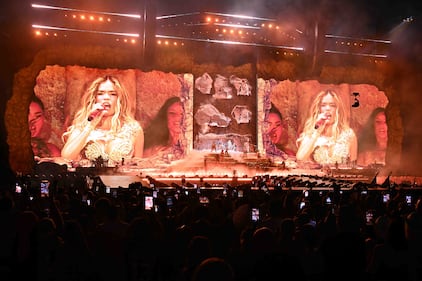 wflc hits 97.3 Karol G  Viajando Por El Mundo Tropitour  Hard Rock Stadium