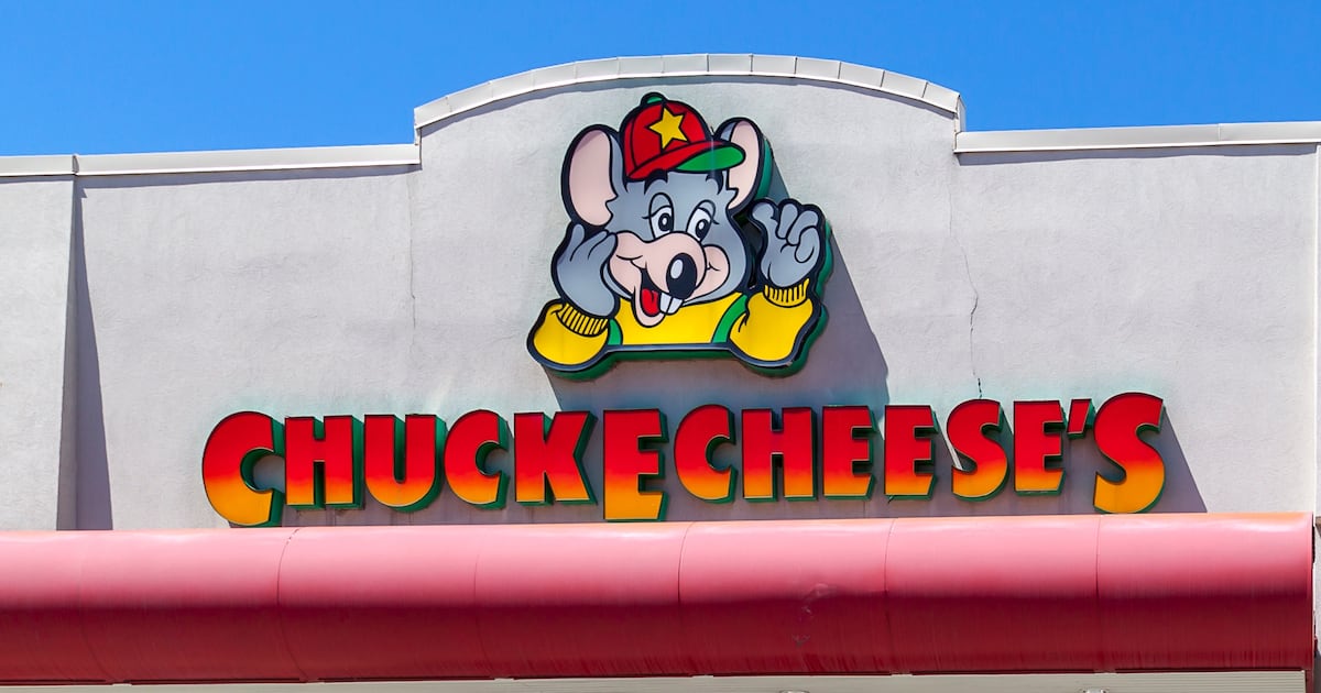 ‘Chuck E. Cheese’ costume-wearing employee arrested in Florida, accused of stealing credit card
